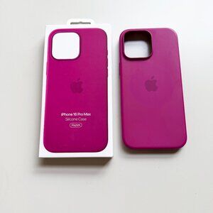 iPhone 16 Pro Max Silicone Case with MagSafe – Fuchsia